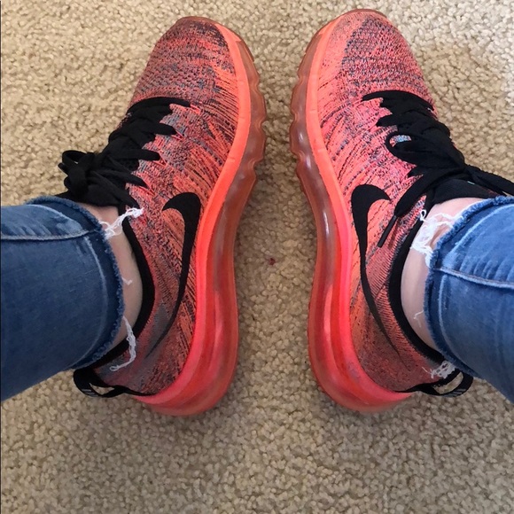Nike Shoes - Nike Flyknit Air Max Size 6
